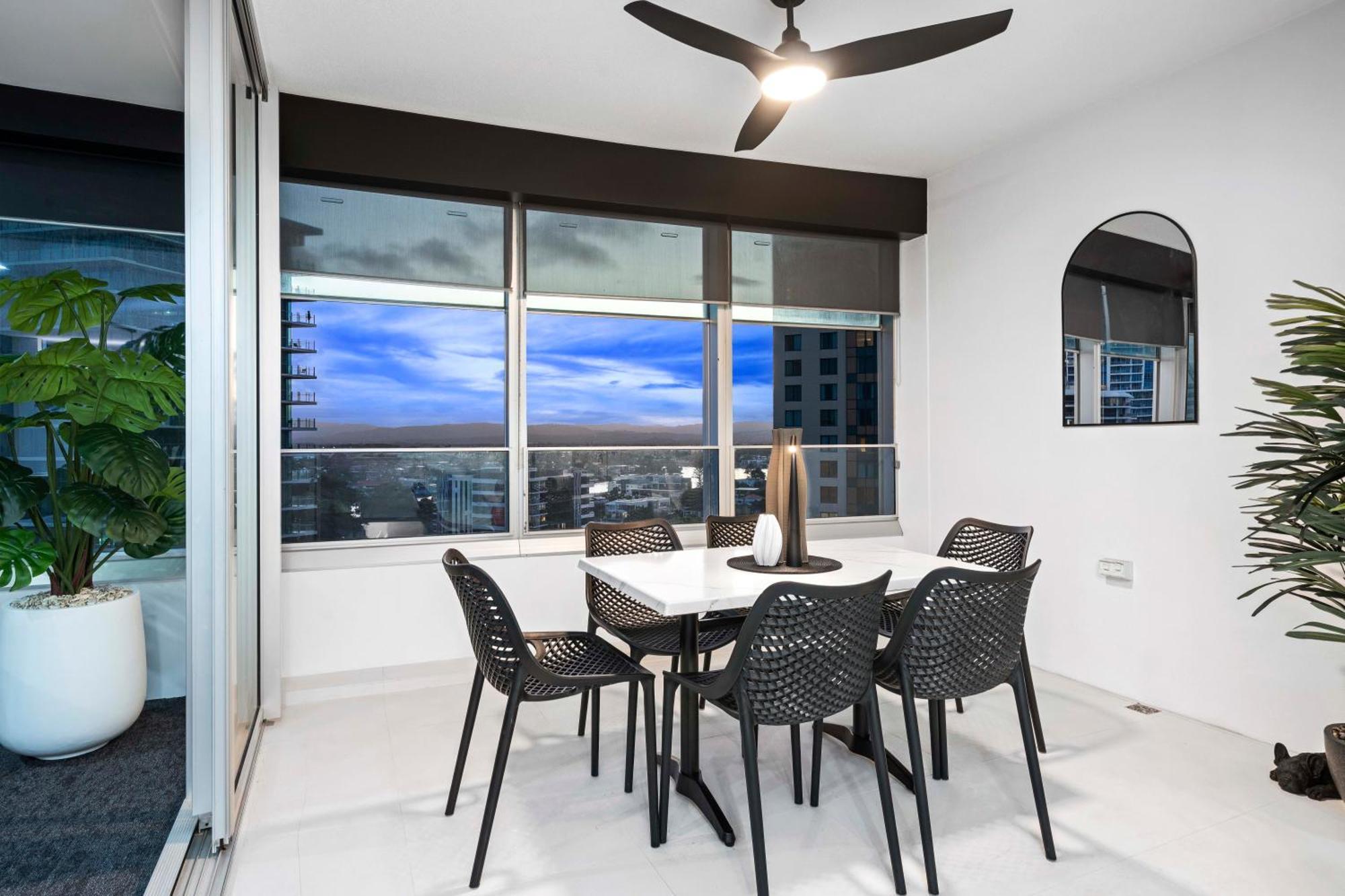 Q Tower At Surfers Paradise - Self Contained Apartments Gold Coast Bagian luar foto