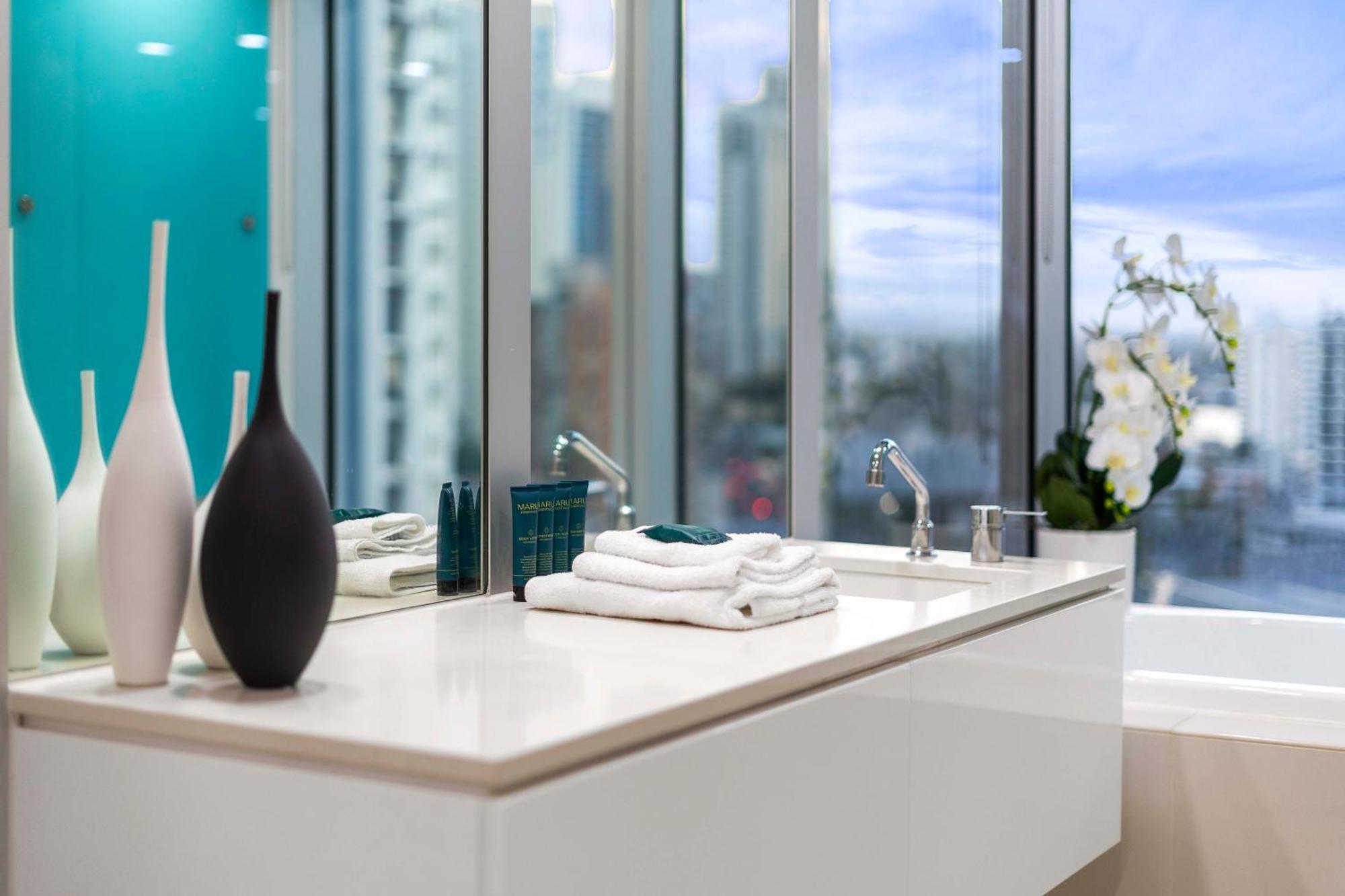 Q Tower At Surfers Paradise - Self Contained Apartments Gold Coast Bagian luar foto
