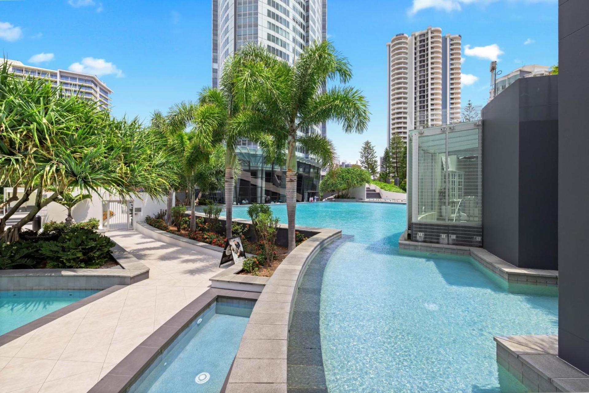 Q Tower At Surfers Paradise - Self Contained Apartments Gold Coast Bagian luar foto